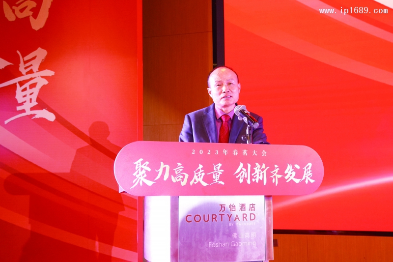 廣東冠盛新材料股份有限公司董事長、佛山市塑料制品行業(yè)協會第一屆會長劉錦柱