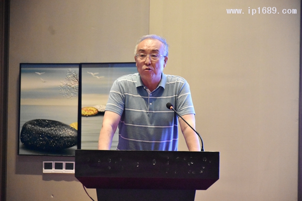 山西省住房和城鄉(xiāng)建設(shè)廳原副廳長(zhǎng)、省塑料行業(yè)協(xié)會(huì)名譽(yù)顧問(wèn)頊連斌講話(huà)