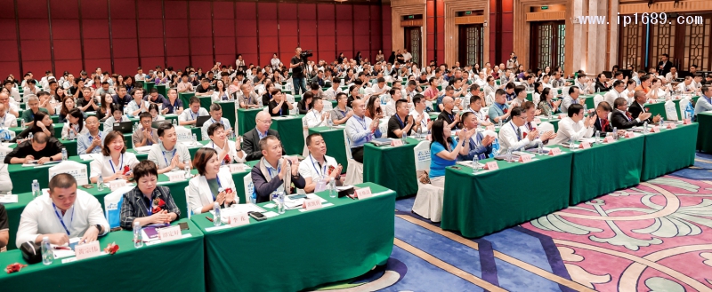 大會(huì)吸引了塑料行業(yè)產(chǎn)業(yè)鏈上下游超500名企業(yè)代表、專(zhuān)家、學(xué)者熱情參會(huì)
