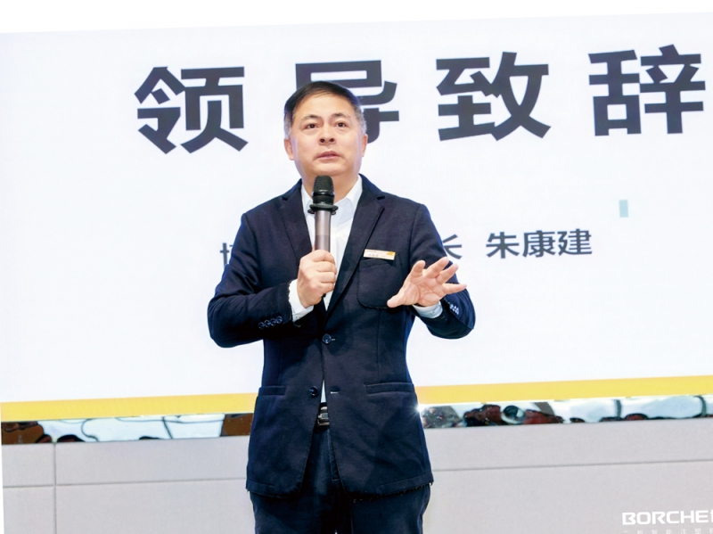 博創(chuàng)董事長朱康建博創(chuàng)不做“大超市”，而要做“專賣店”，目標是成為注塑機行業(yè)人均產(chǎn)值最高、競爭力最強的企業(yè)-拷貝