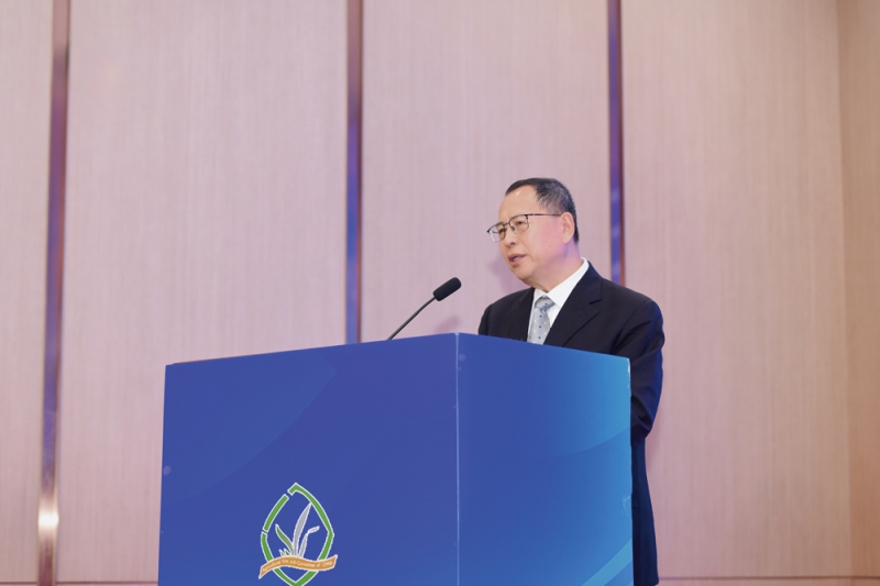 1-中國輕工業(yè)聯(lián)合會兼職副會長、中國塑料加工工業(yè)協(xié)會理事長王占杰